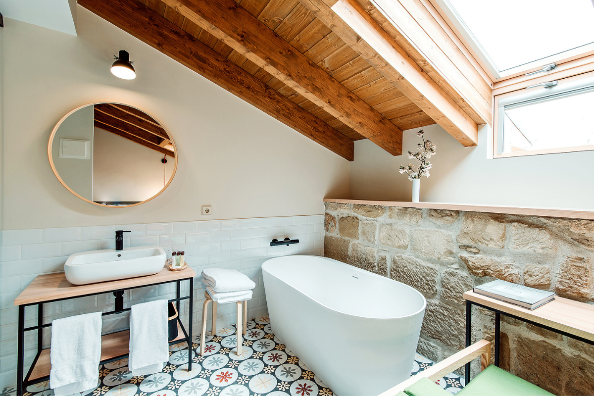 Fenêtres de toit pour salles de bains – laquelle choisir ?