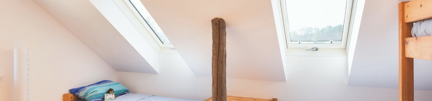 Fenêtre pivotante en bois blanc