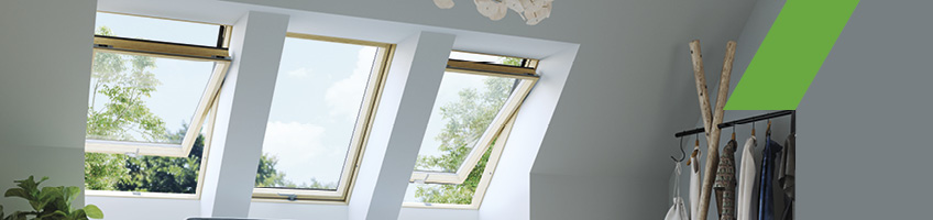 proSky dakvenster met verhoogde tuimelas in hout
